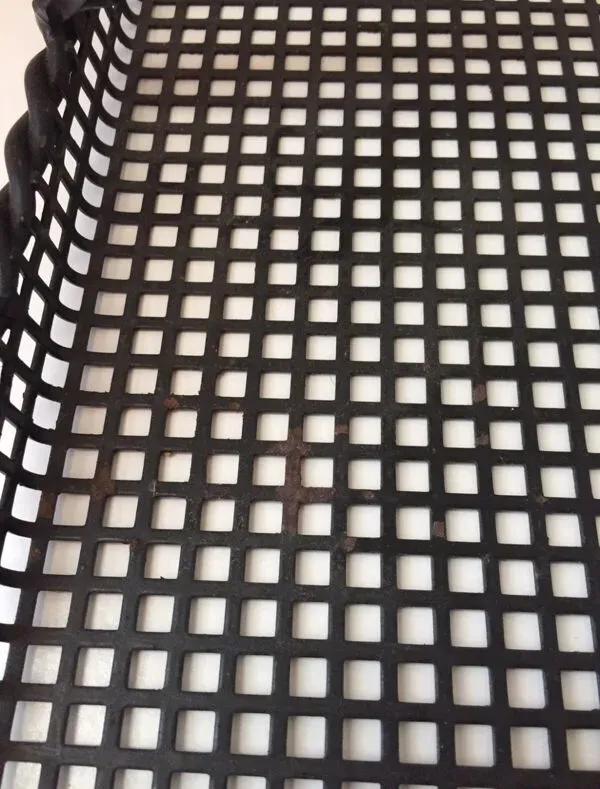 Illustration numéro 4 du produit Plateau de service en tôle ajouré