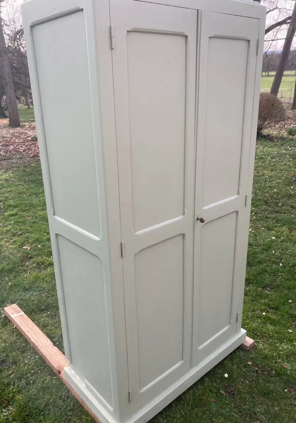 Illustration numéro 4 du produit Armoire parisienne