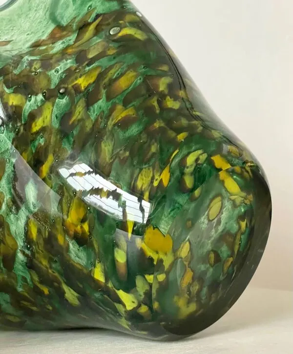 Illustration numéro 4 du produit Vase en verre soufflé 1970.