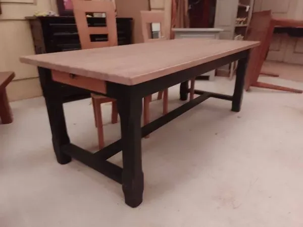 Illustration numéro 4 du produit Table de ferme en chêne massif