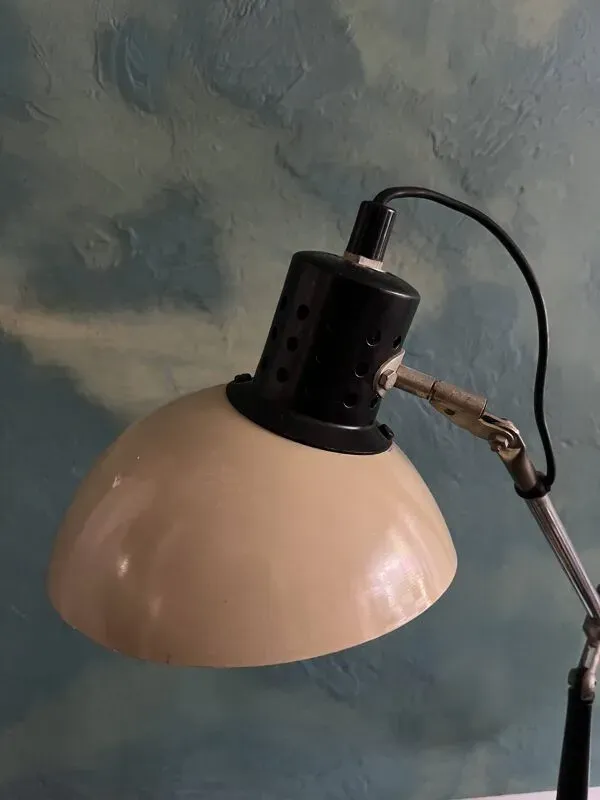 Illustration numéro 4 du produit Lampe de bureau années 80