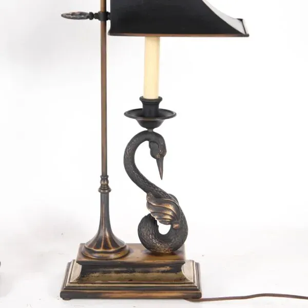Illustration numéro 4 du produit Paire de lampes « cygnes » en laiton