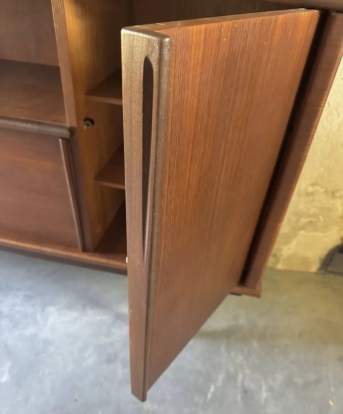 Illustration numéro 4 du produit Enfilade haute ou living teck, vintage 1960's