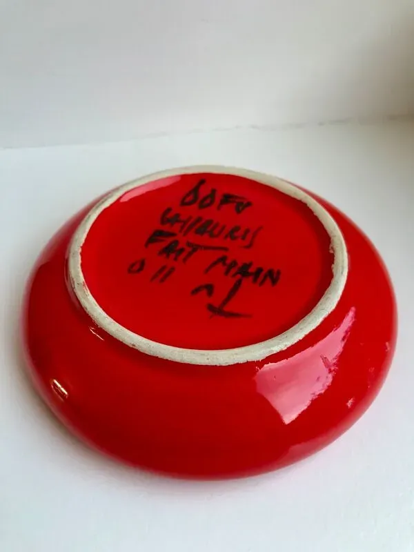 Illustration numéro 4 du produit Cendrier en céramique rouge signé Vallauris design années 70