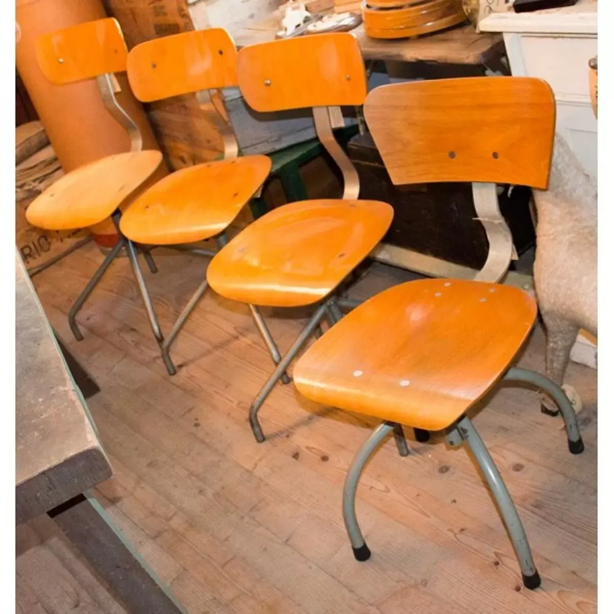 Illustration numéro 4 du produit Chaise industriel metal et bois