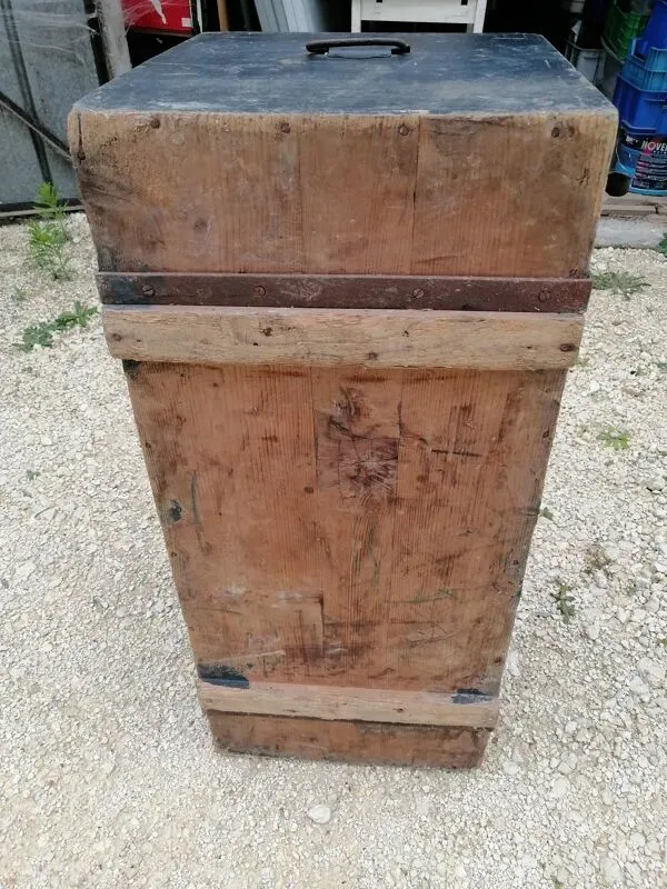 Illustration numéro 4 du produit Malle de voyage ancienne bombee