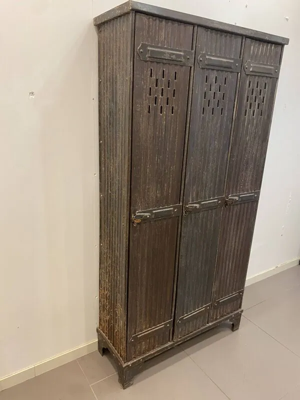 Illustration numéro 4 du produit Vestiaire 3 portes Straford, 1920