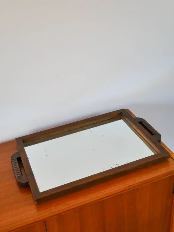 Illustration numéro 4 du produit Grand plateau miroir en bois, poignées en bois tourné, 1940