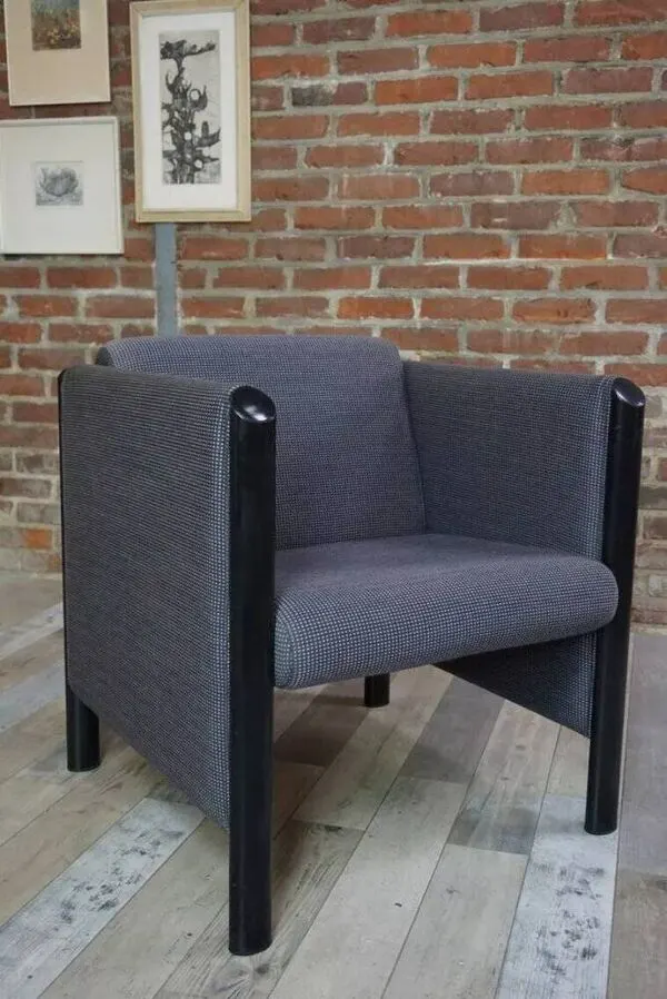 Illustration numéro 4 du produit Fauteuil Club des années 80 en tissu et métal