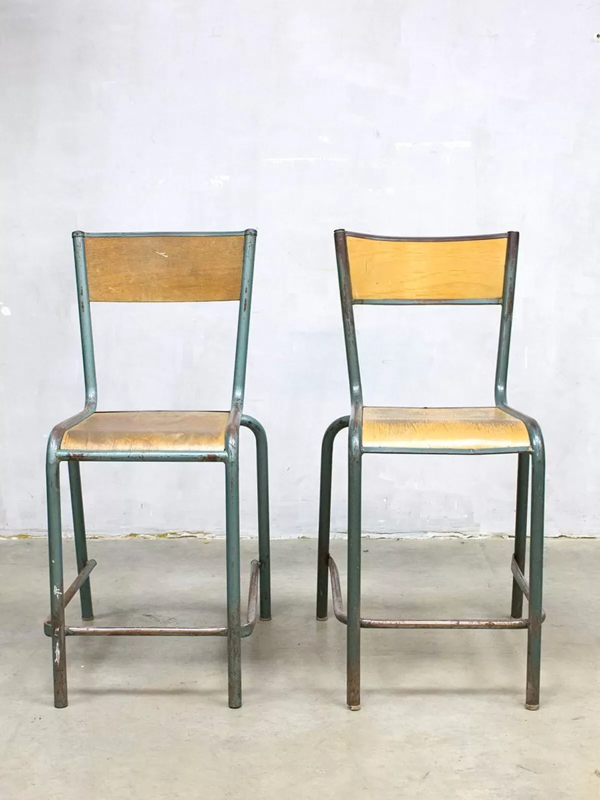 Illustration numéro 4 du produit Vintage Chair