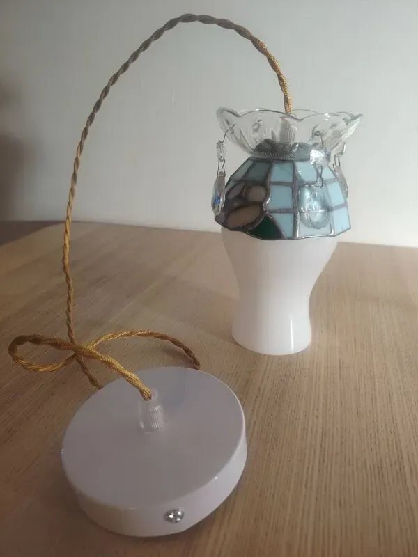 Illustration numéro 4 du produit Opaline couronnée vitrail et pampilles