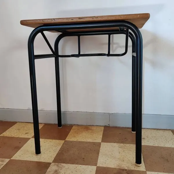 Illustration numéro 4 du produit Ensemble de bureau d'écolier et chaise