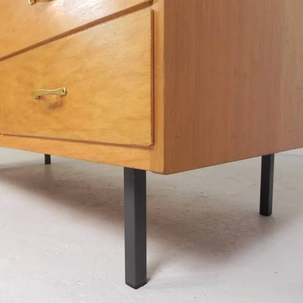 Illustration numéro 4 du produit Comptoir, vitrine par Ladenbau Brixius, 150 cm de long, années 1950