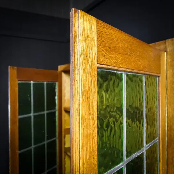 Illustration numéro 4 du produit Bibliothèque antique avec portes en verre souillé Brun / Vert - années 1920