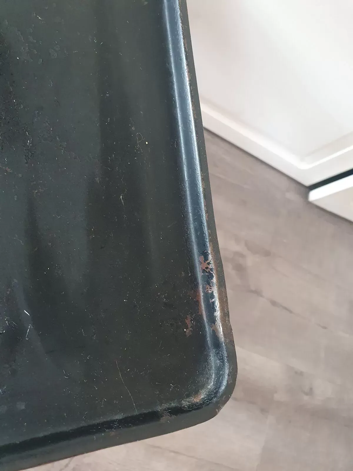 Illustration numéro 4 du produit Desserte en métal noir vintage