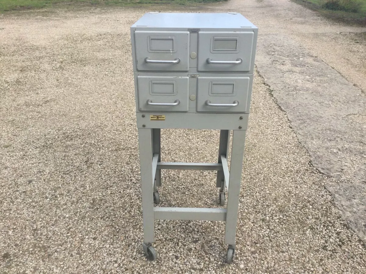 Illustration numéro 4 du produit Meuble industriel