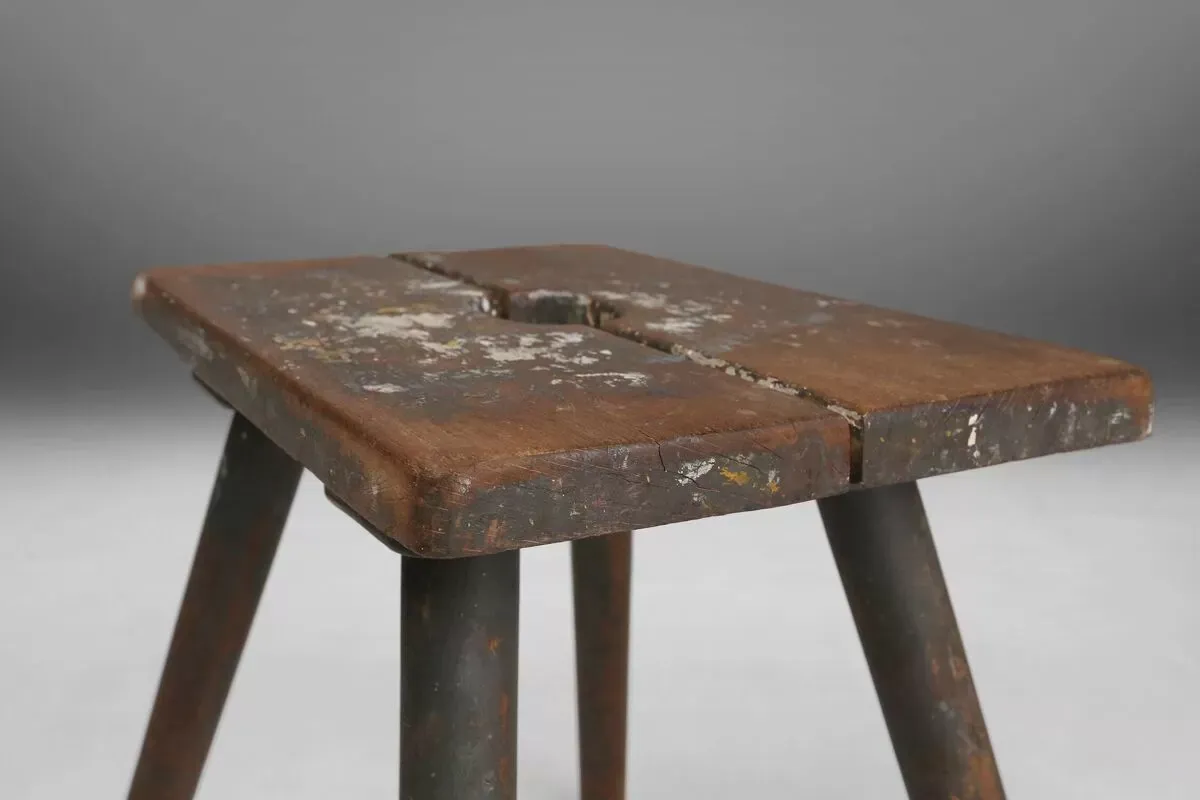 Illustration numéro 4 du produit Tabouret de peintre français industriel en bois avec riche patine des années 1930