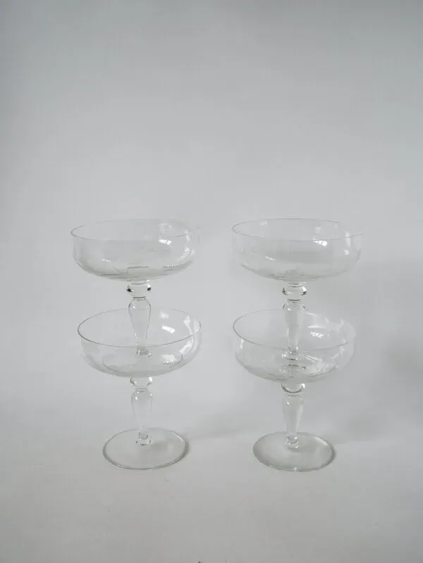 Illustration numéro 4 du produit lot de 4 très grandes coupes à champagne en cristal gravé 1950 12 X 11 cm