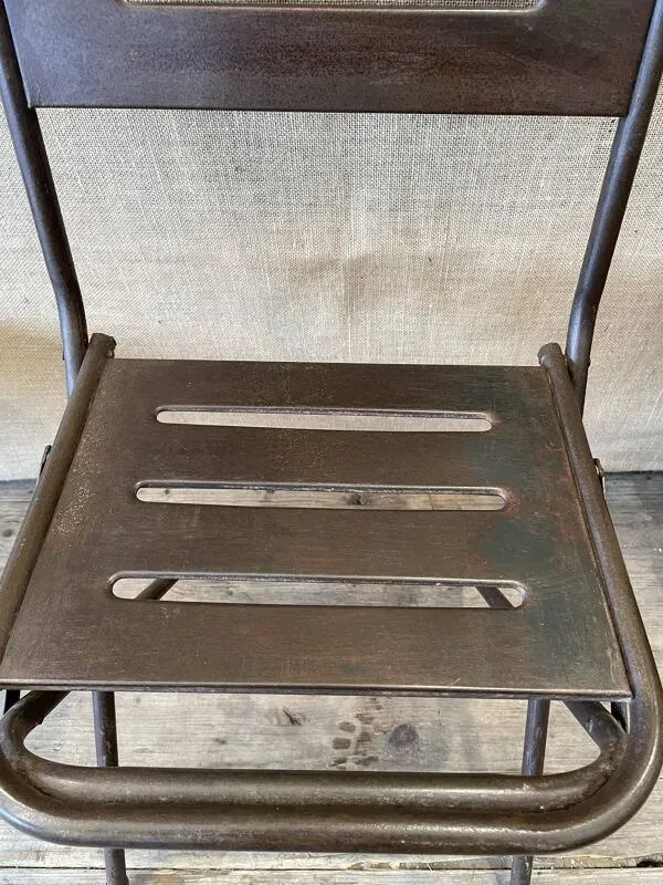 Illustration numéro 4 du produit Chaise industrielle en métal pliante