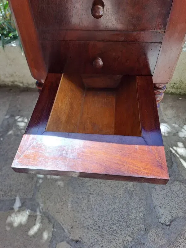 Illustration numéro 4 du produit Table d'appoint repliable pour la toilette ou se maquiller en bois massif vernissé 1920