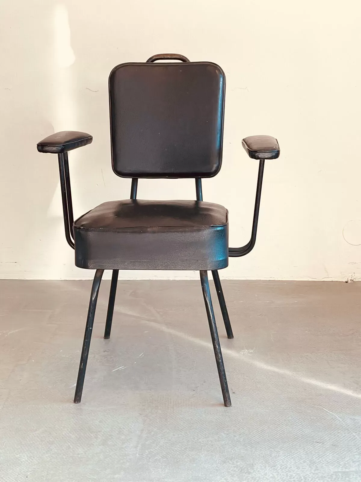 Illustration numéro 4 du produit Chaise de salle à manger