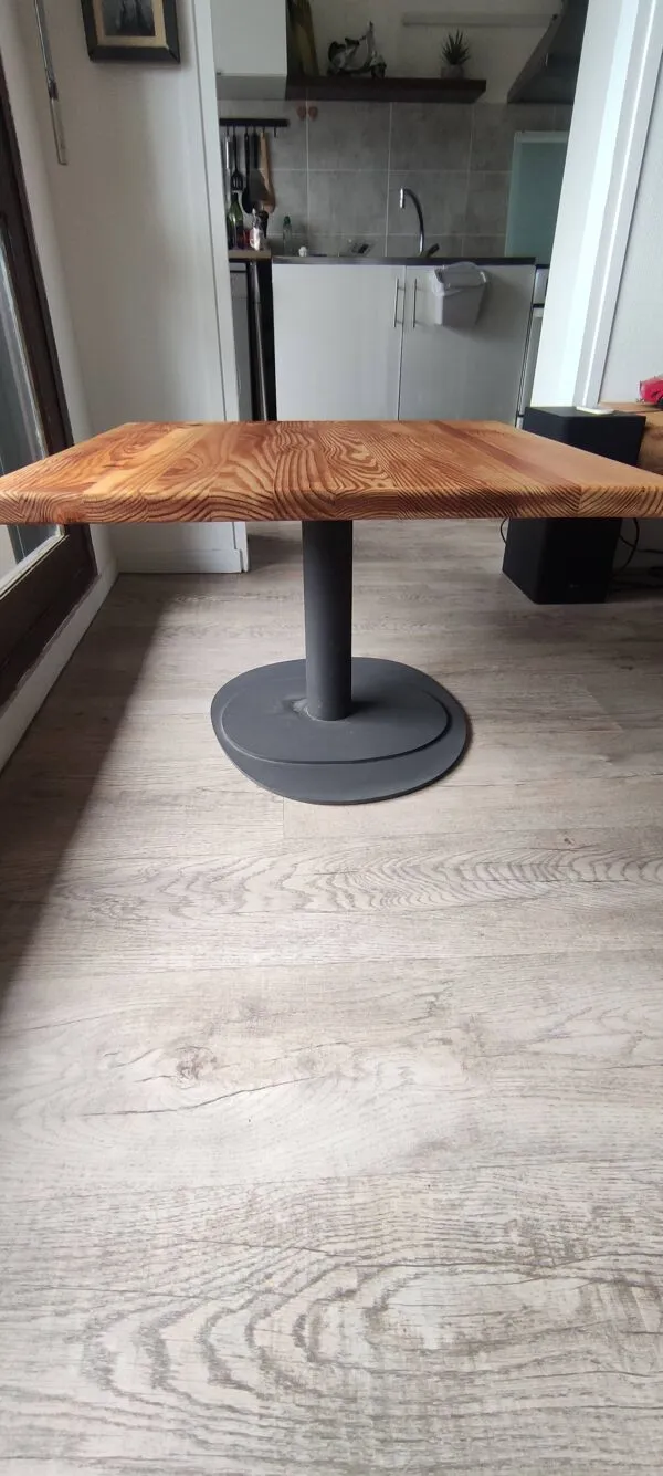 Illustration numéro 4 du produit Table basse bois massif style industriel