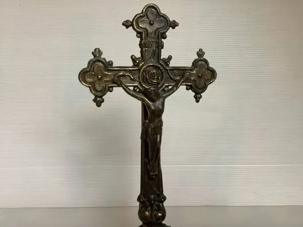 Illustration numéro 4 du produit Ancien crucifix en zamac Belgium