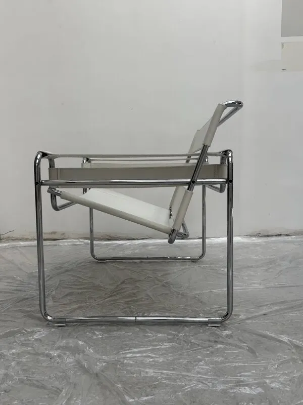 Illustration numéro 4 du produit Fauteuil ''Wassily'' par Marcel Breuer pour Gavina en cuir blanc