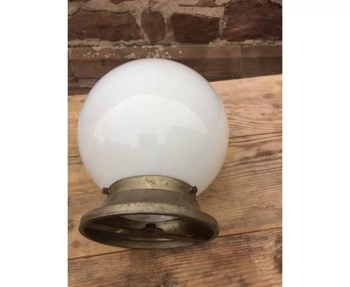 Illustration numéro 4 du produit Lampe industrielle en verre 1950