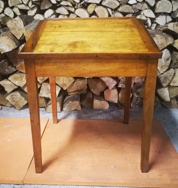 Illustration numéro 4 du produit Bureau, pupitre ancien d écolier