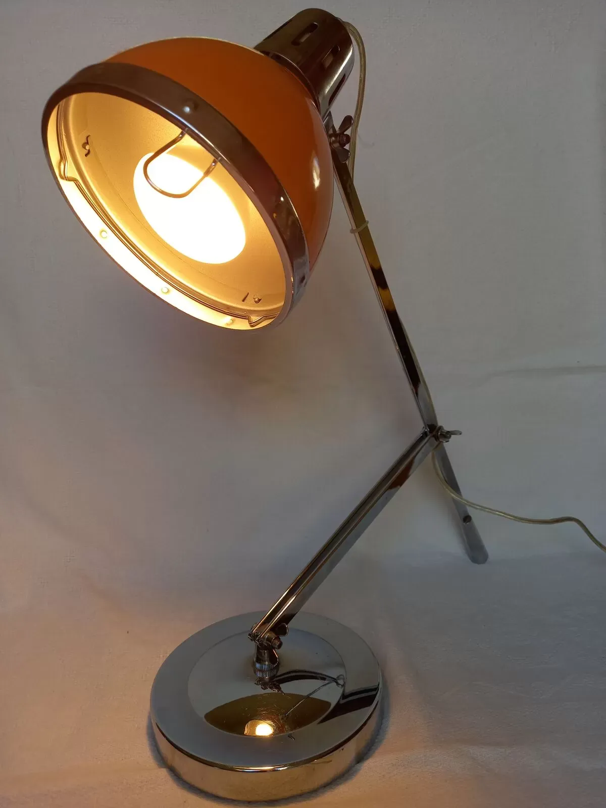 Illustration numéro 4 du produit Lampe articulée vintage orange