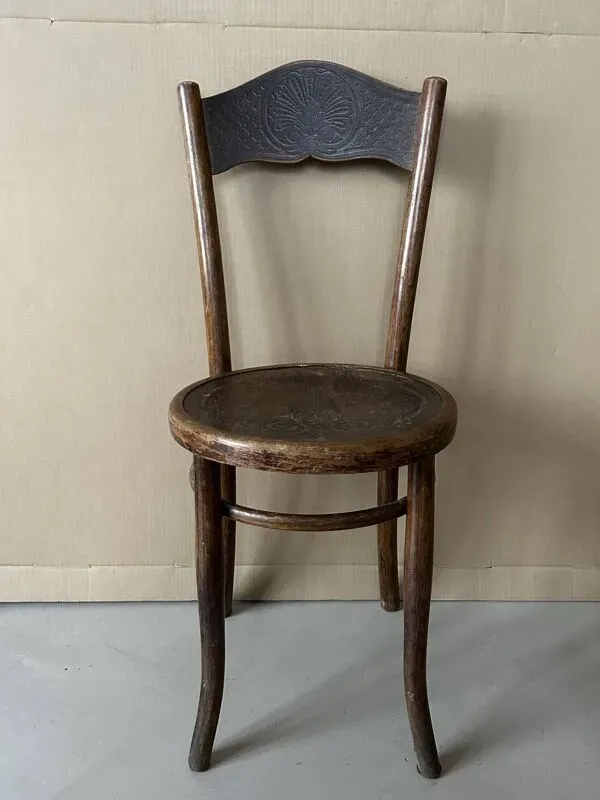 Illustration numéro 4 du produit Chaise de bistrot ancienne Kohn