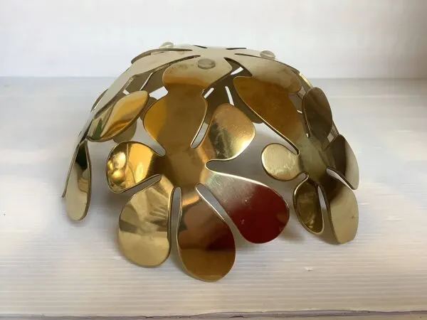 Illustration numéro 4 du produit Corbeille coupe dorée design Monika Mulder