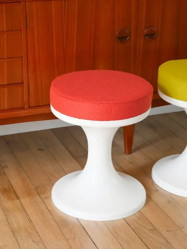 Illustration numéro 4 du produit Tabouret tulipe en Plastique et Laine, Rouille, Design Space Age, 1970