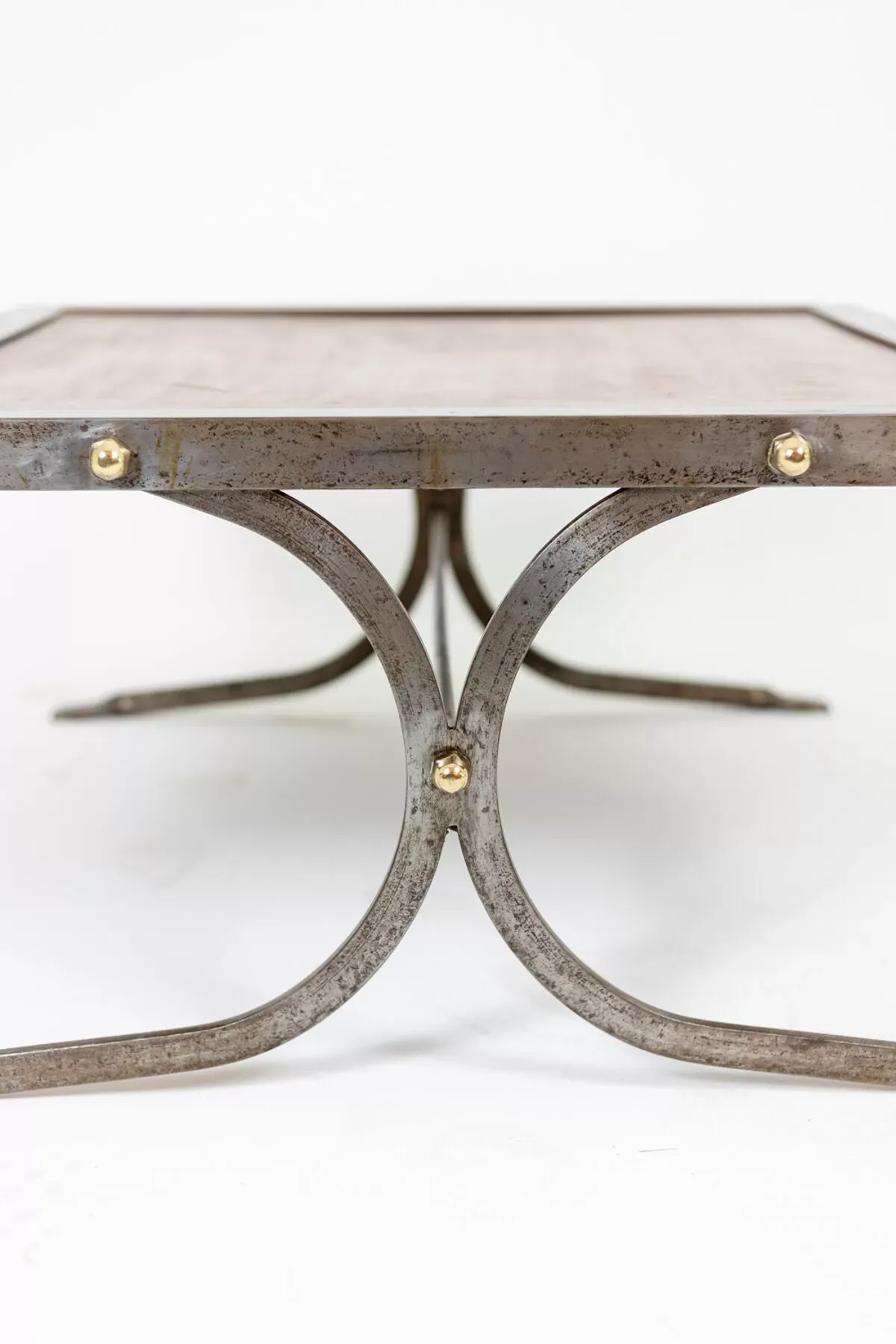 Illustration numéro 4 du produit Table basse de style industriel en fer et cuir, années 1970