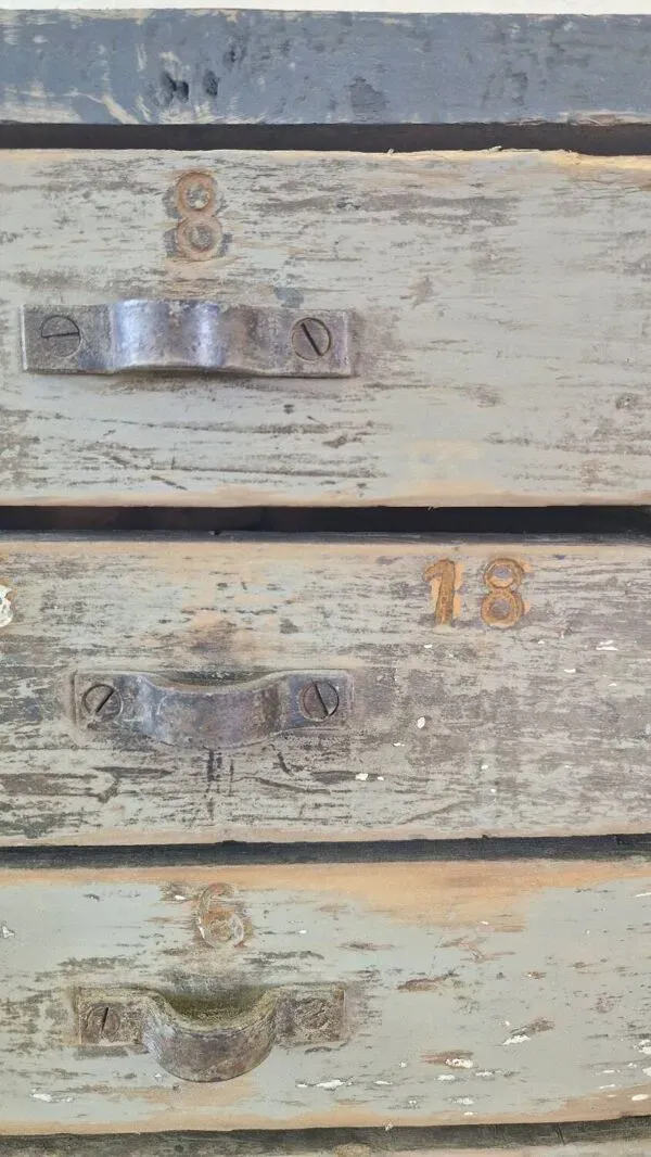 Illustration numéro 4 du produit Meuble de métier