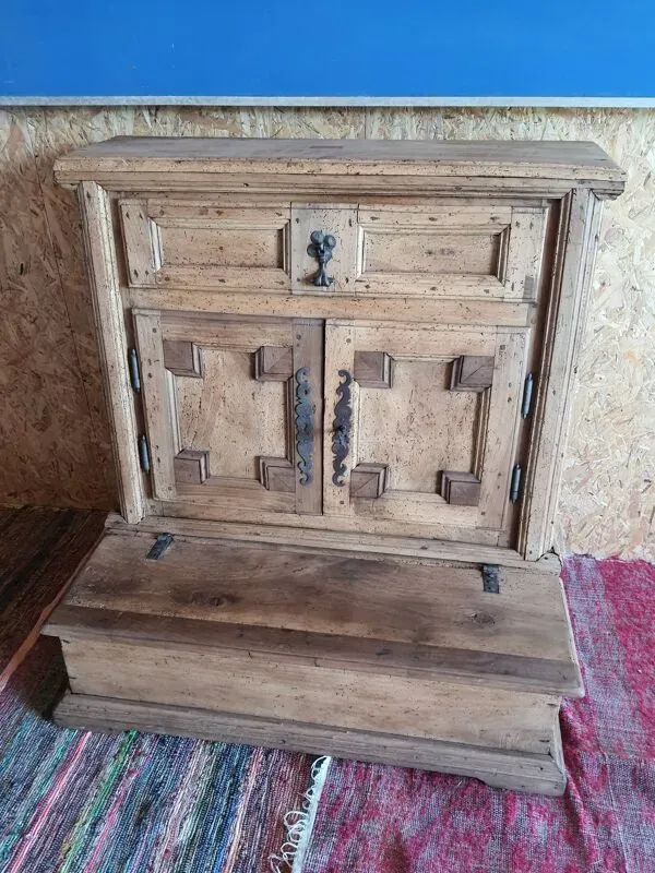 Illustration numéro 4 du produit Meuble de métier, de presbytère