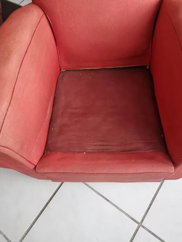 Illustration numéro 4 du produit Ancien fauteuil club moustache