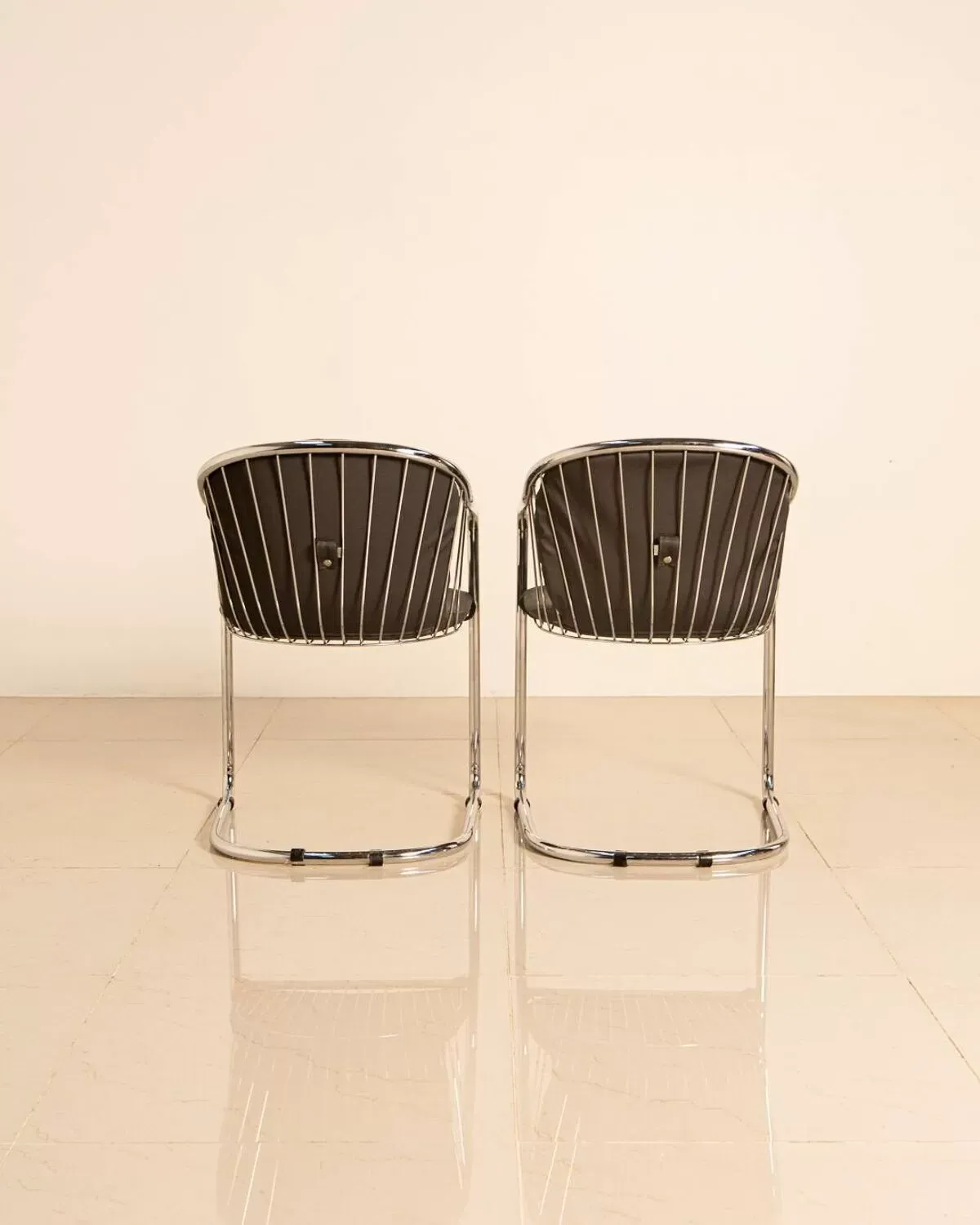 Illustration numéro 4 du produit Ensemble de 4 chaises  80's