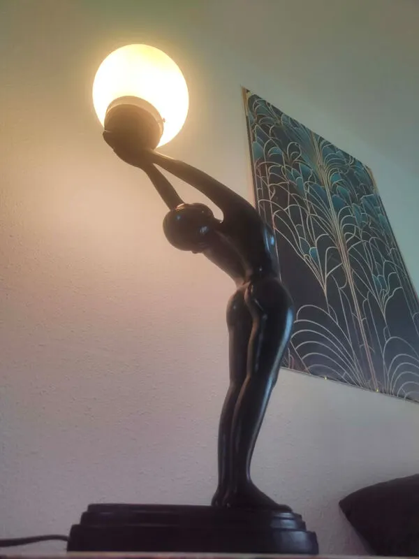 Illustration numéro 4 du produit Lampe femme art Deco 72 cm de hauteur