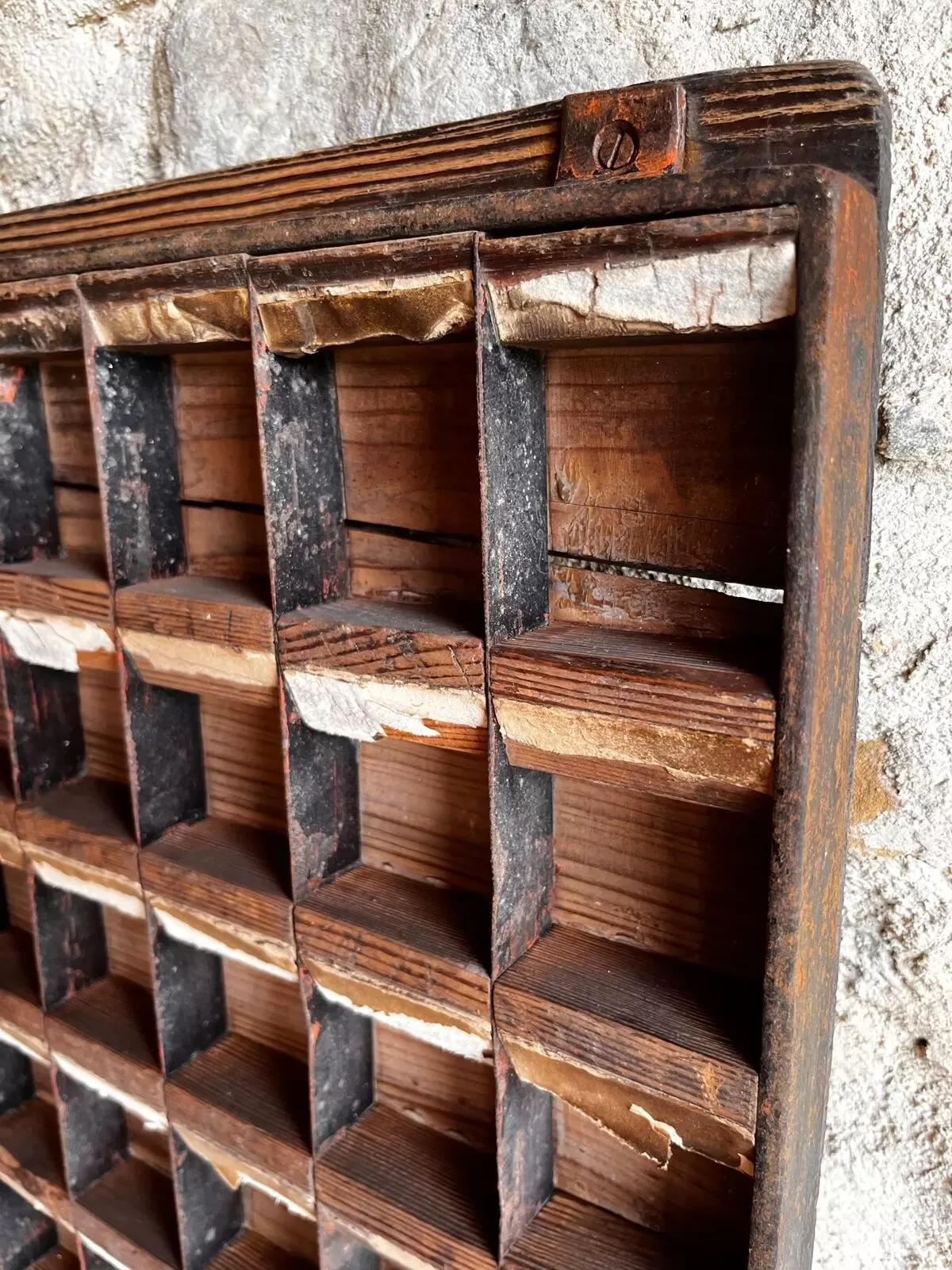 Illustration numéro 4 du produit Casier d'imprimerie en métal et bois