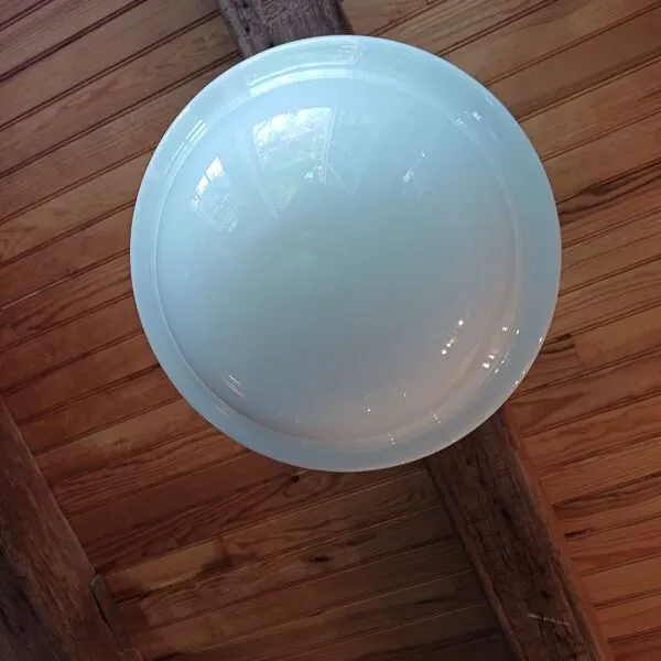 Illustration numéro 4 du produit Lustre en opaline blanche 1940