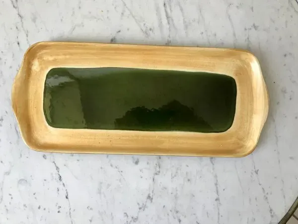 Illustration numéro 4 du produit Plat à cake en céramique émail vert salins modèle ''capvern'' années 60-70