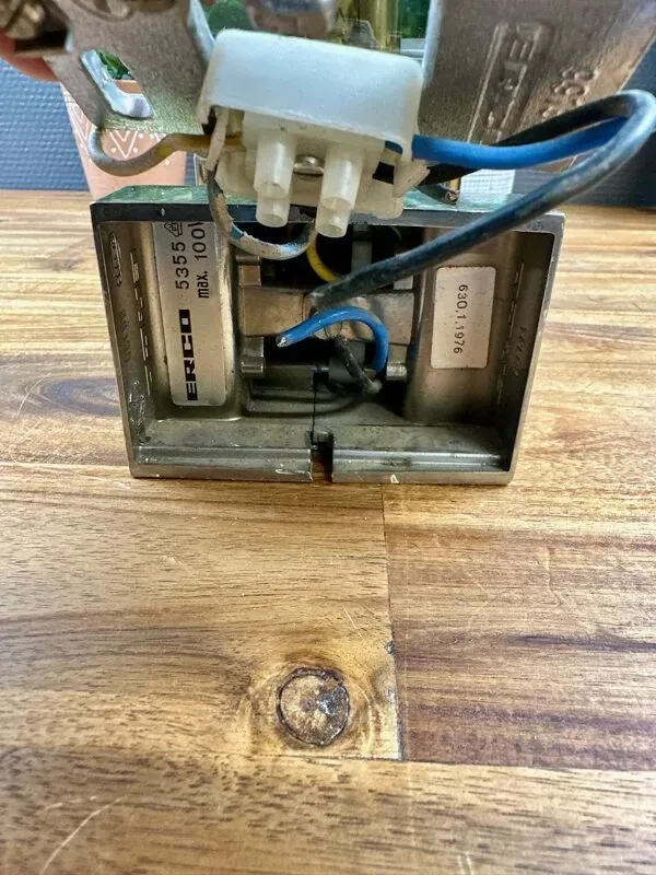 Illustration numéro 4 du produit Lampe ERCO vintage – verre fumé et base chromée – design années 70