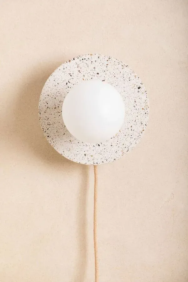 Illustration numéro 4 du produit Applique alba en béton blanc