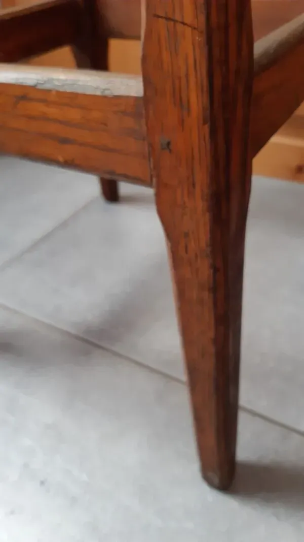 Illustration numéro 4 du produit Tabouret d'atelier