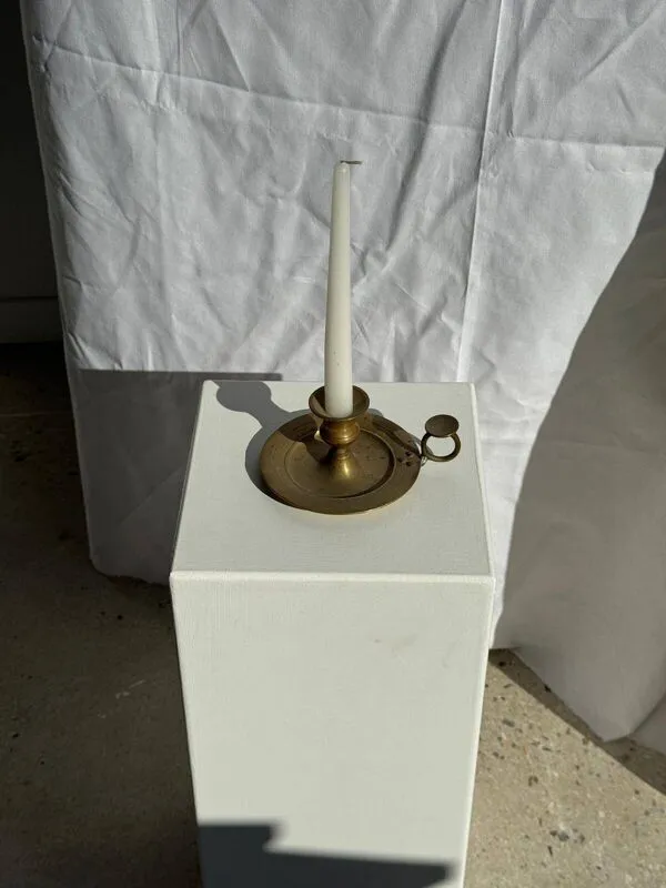 Illustration numéro 4 du produit Bougeoir à main doré ancien, 1 anse