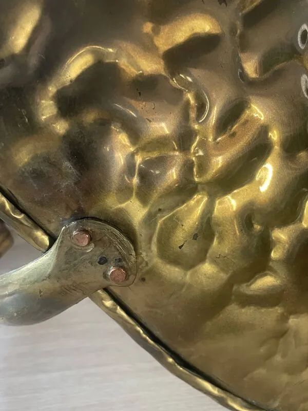 Illustration numéro 4 du produit Panier porte-bûches en laiton