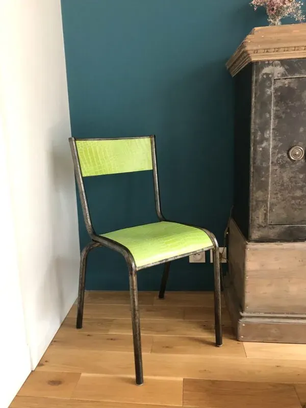 Illustration numéro 4 du produit Chaise ecolier recouverte de cuir vert