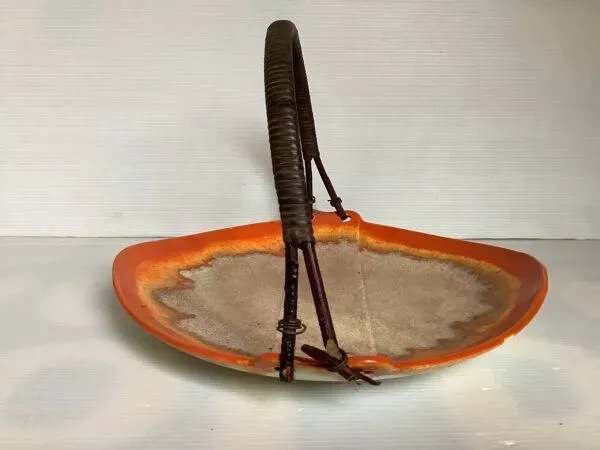 Illustration numéro 4 du produit Corbeille, plat en céramique bicolore Germany